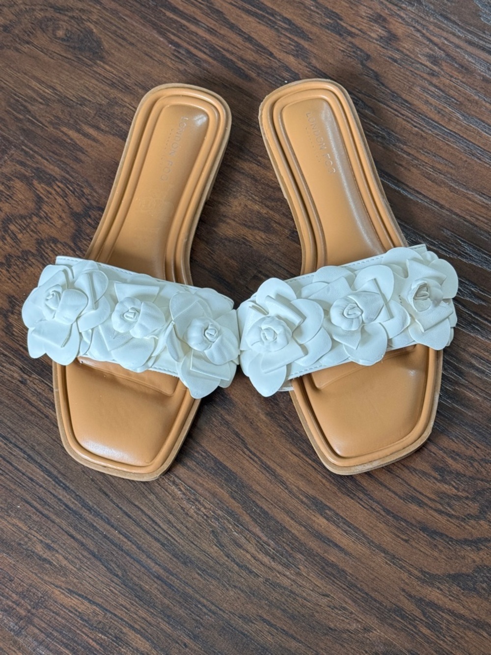 London Fog Tan Slides with White Floral Band